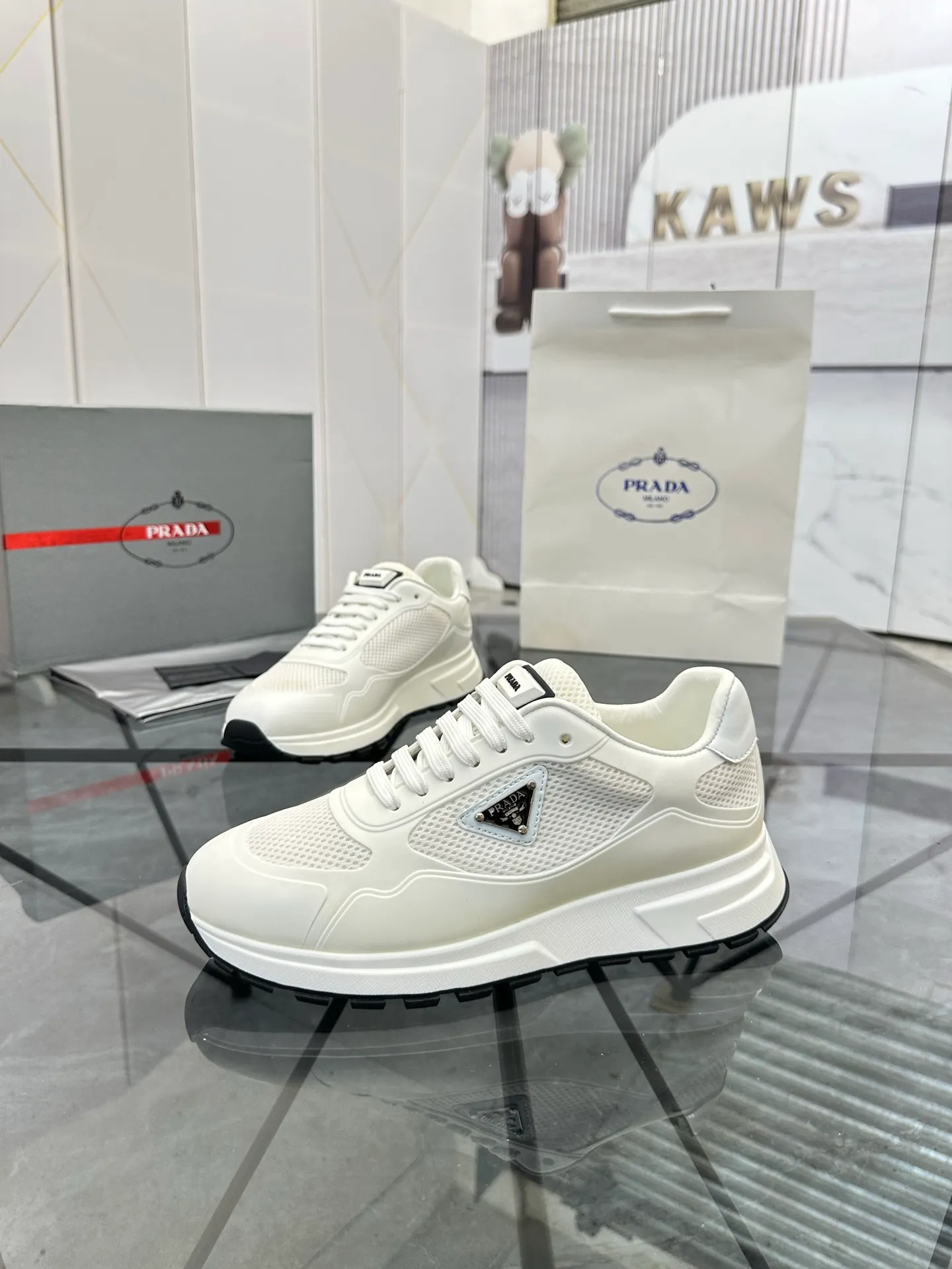 Men's shoes for sale 💰: 💰P600¥ High-end top quality Product trademark: Prada *"Prada*" low-top casual shoes Regular size: 38-45 (can be customized to 46) Product materials: Upper imported glue splicing original material, breathable lining, cowhide foot pads, original outsole. Number: 832